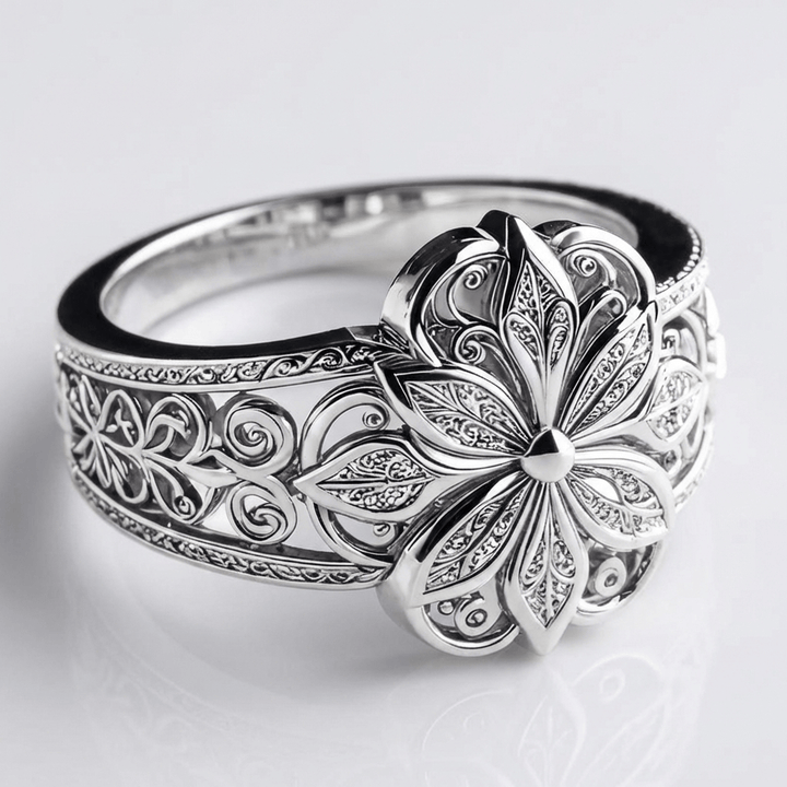 Silberring mit Zirkonia-Blume von Rose & Oliver, feine Details mit glänzendem Finish und elegantem Design.