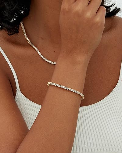 Goldarmband mit Moissanit von der Marke Rose & Oliver, Tennisdesign mit funkelnden Steinen und elegantem Finish.